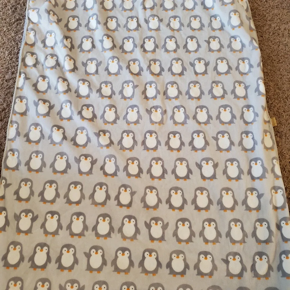Target Limited Edition Penguin Fleece Sherpa Baby Blanket Grey White Winter